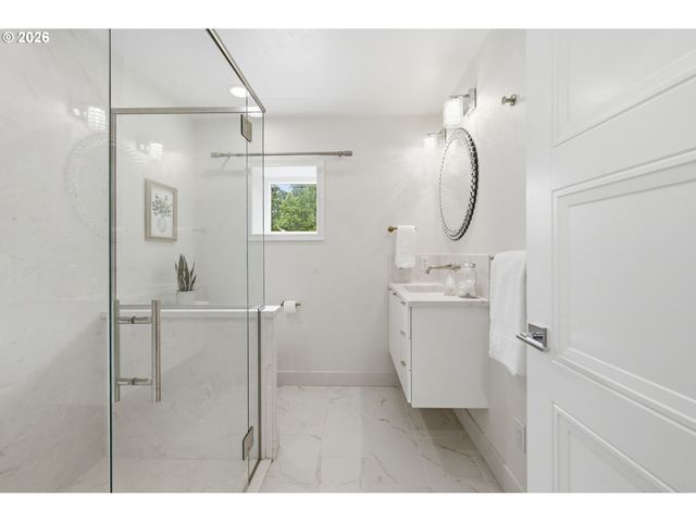 3915 N SHASTA Loop, Eugene, OR 97405