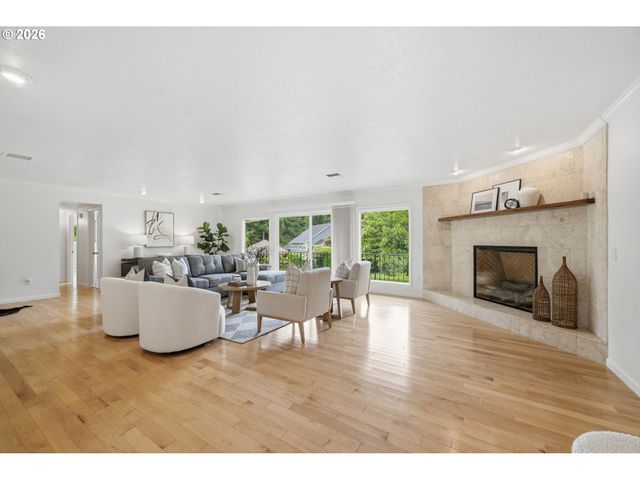 3915 N SHASTA Loop, Eugene, OR 97405