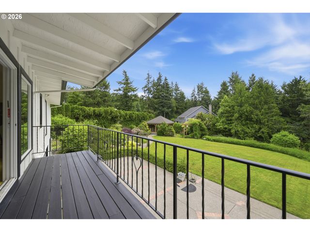 3915 N SHASTA Loop, Eugene, OR 97405