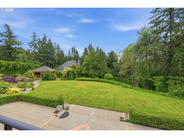 3915 N SHASTA Loop, Eugene, OR 97405