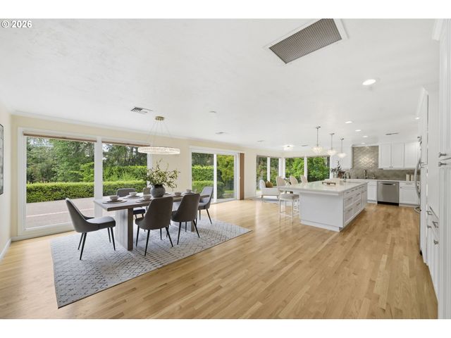 3915 N SHASTA Loop, Eugene, OR 97405