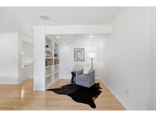 3915 N SHASTA Loop, Eugene, OR 97405