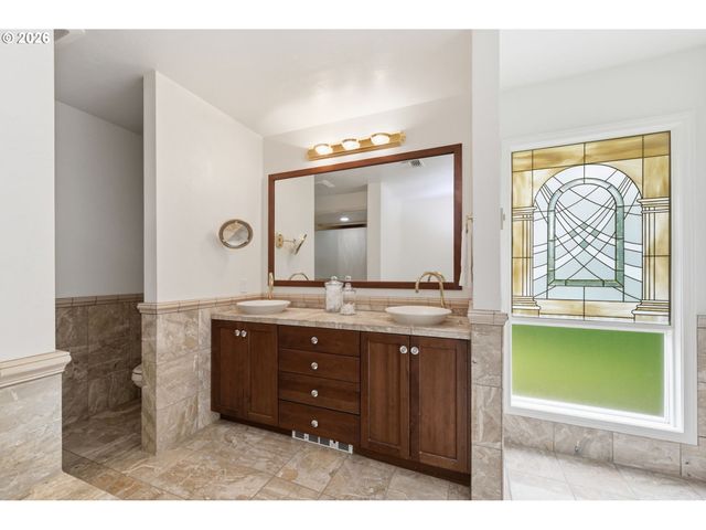 3915 N SHASTA Loop, Eugene, OR 97405