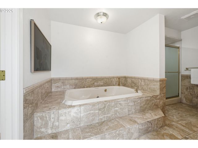 3915 N SHASTA Loop, Eugene, OR 97405