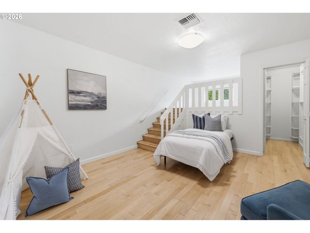 3915 N SHASTA Loop, Eugene, OR 97405