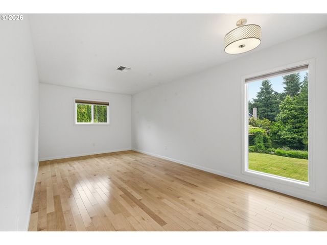 3915 N SHASTA Loop, Eugene, OR 97405