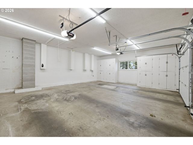 3915 N SHASTA Loop, Eugene, OR 97405