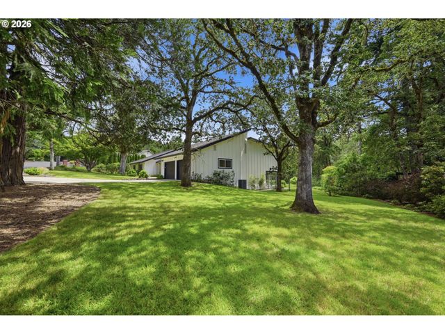 3915 N SHASTA Loop, Eugene, OR 97405