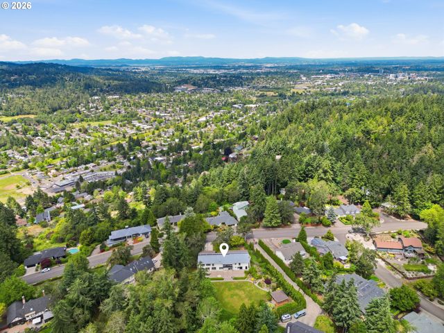3915 N SHASTA Loop, Eugene, OR 97405