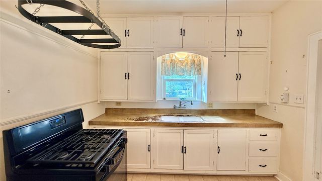 1122 4th Street, Graham, TX 76450