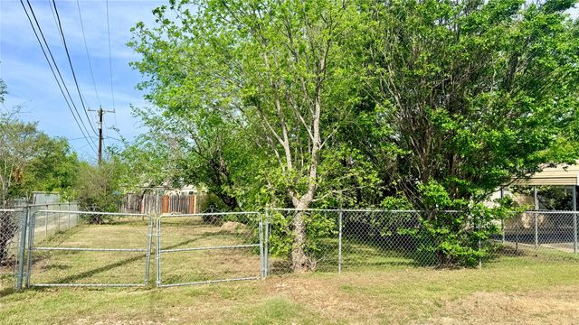 1122 4th Street, Graham, TX 76450