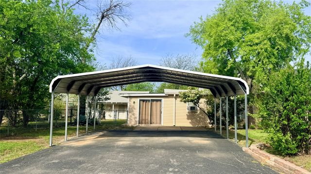 1122 4th Street, Graham, TX 76450