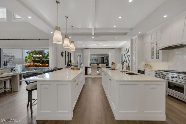 2025 Crayton RD, Naples, FL 34102