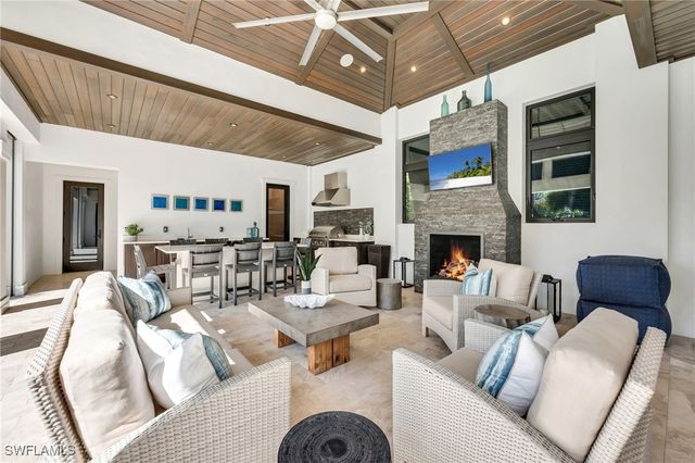 2025 Crayton RD, Naples, FL 34102