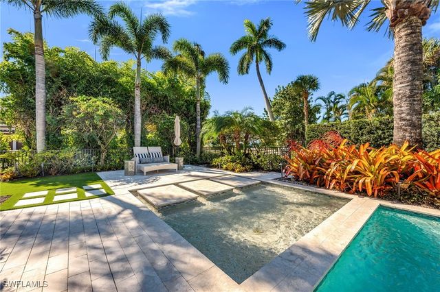 2025 Crayton RD, Naples, FL 34102