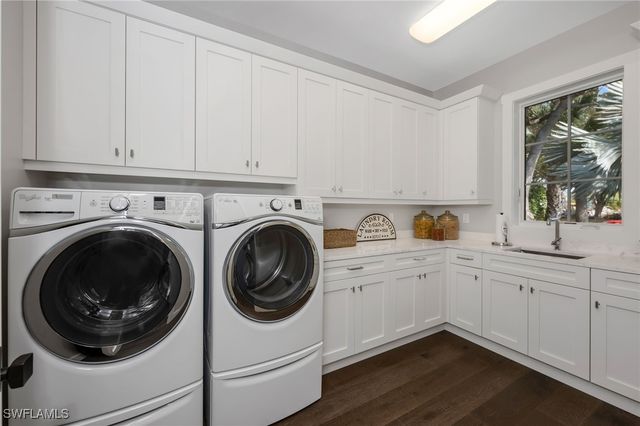 2025 Crayton RD, Naples, FL 34102