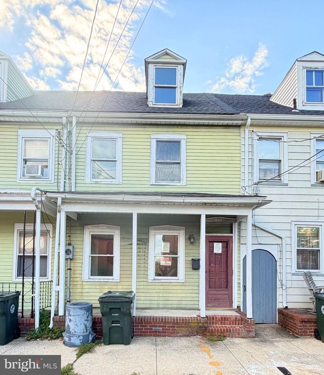 328 SAINT MARY ST, BURLINGTON, NJ 08016 — exterior