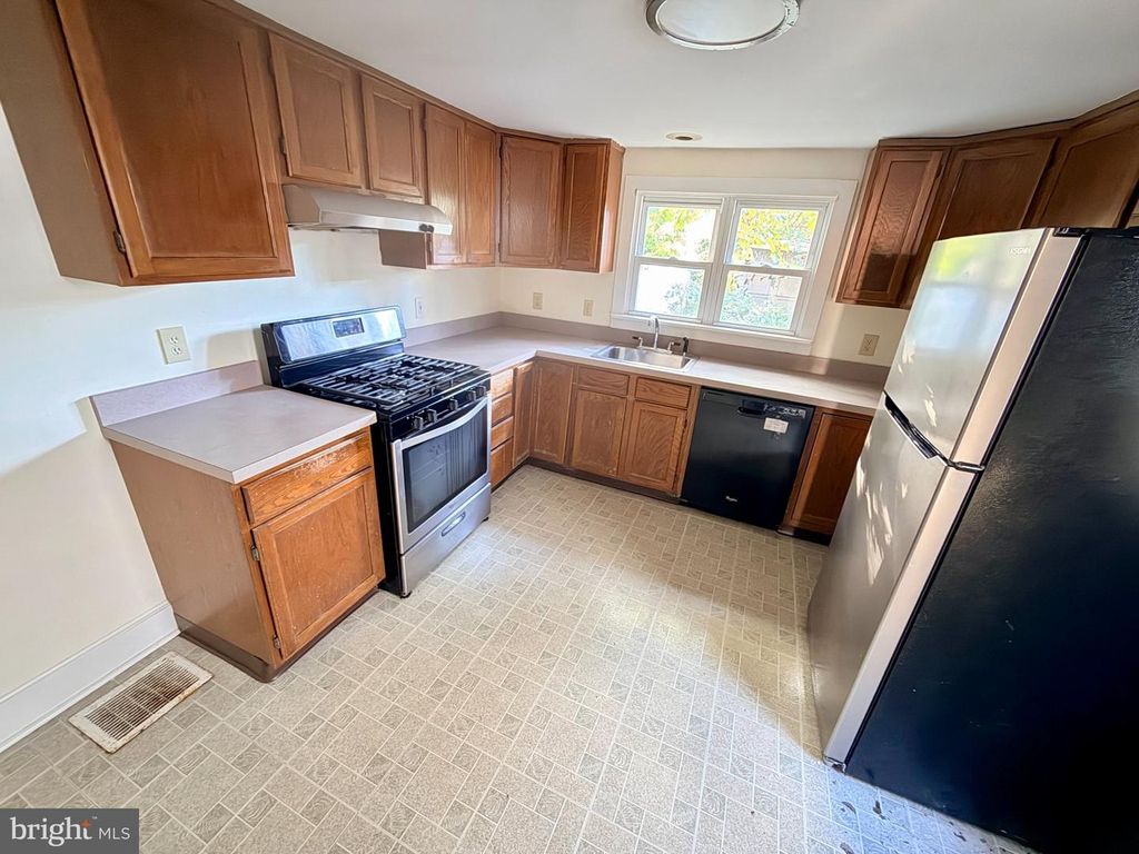 328 SAINT MARY ST, BURLINGTON, NJ 08016 — photo 5