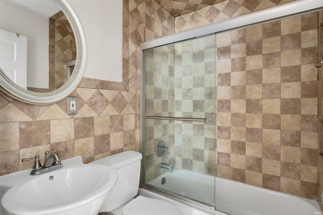1238 Academy Place, South Bend, IN 46616