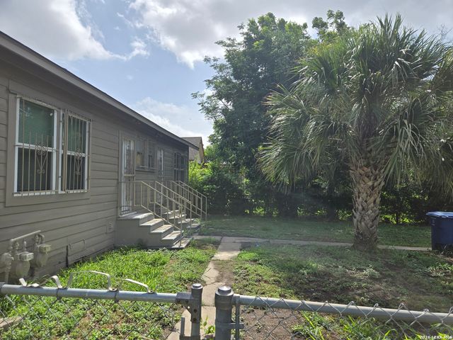 2236 N Interstate 35, San Antonio, TX 78208