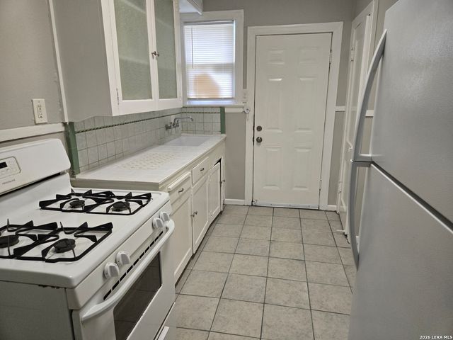 2236 N Interstate 35, San Antonio, TX 78208