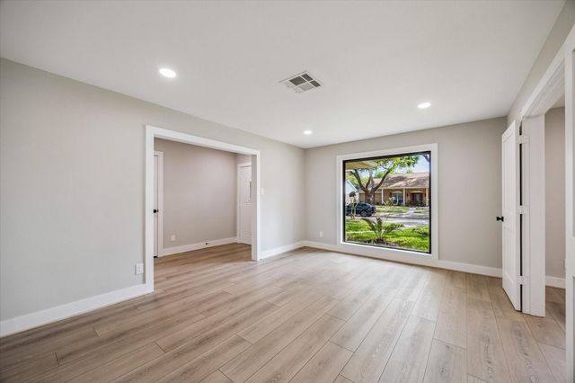 6234 Yarwell Drive, Houston, TX 77096