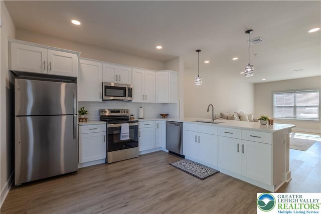 1411 Greenview Drive 24, Bethlehem City, PA 18018