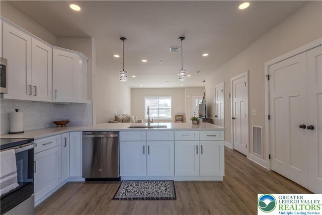 1411 Greenview Drive 24, Bethlehem City, PA 18018