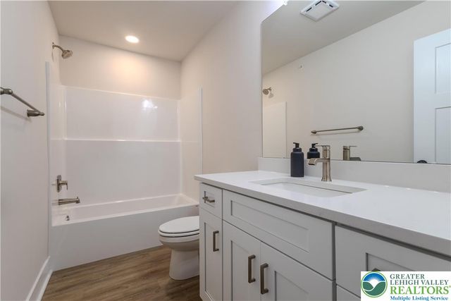 1411 Greenview Drive 24, Bethlehem City, PA 18018