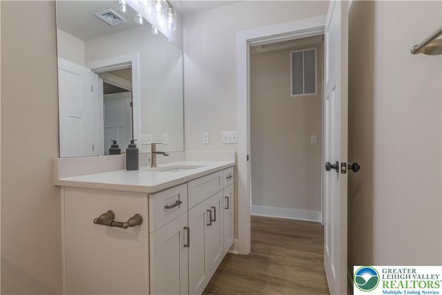 1411 Greenview Drive 24, Bethlehem City, PA 18018