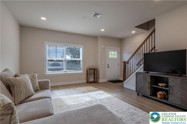 1411 Greenview Drive 24, Bethlehem City, PA 18018