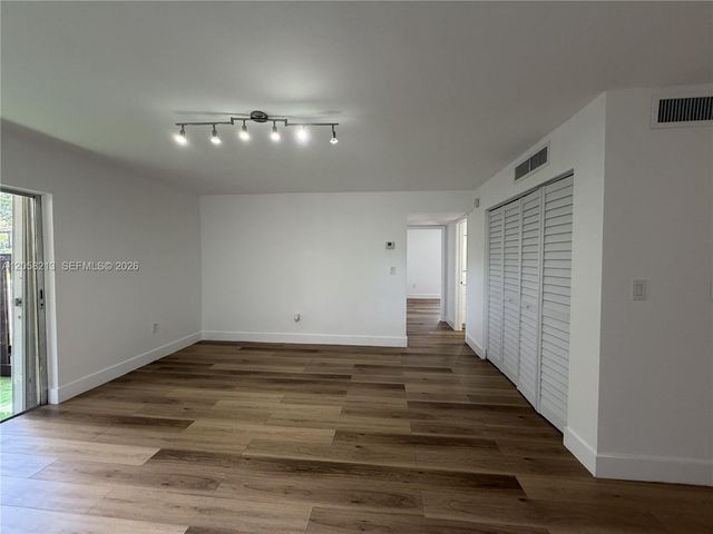 10822 N Kendall Dr S23, Miami, FL 33176