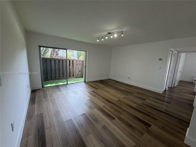 10822 N Kendall Dr S23, Miami, FL 33176