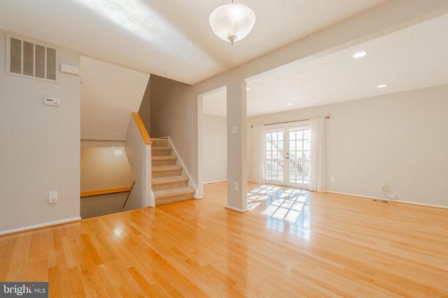 2911 MONTAUK CT, Falls Church, VA 22042