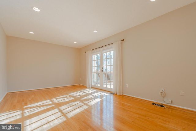 2911 MONTAUK CT, Falls Church, VA 22042