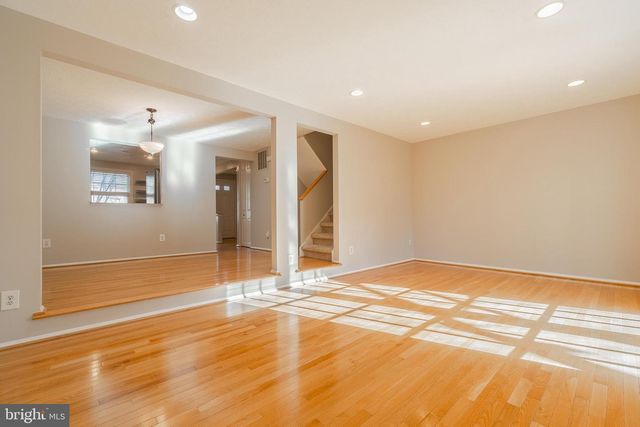 2911 MONTAUK CT, Falls Church, VA 22042