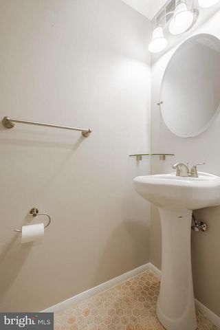 2911 MONTAUK CT, Falls Church, VA 22042