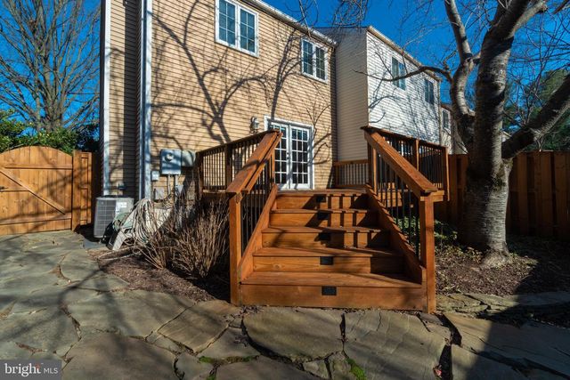 2911 MONTAUK CT, Falls Church, VA 22042