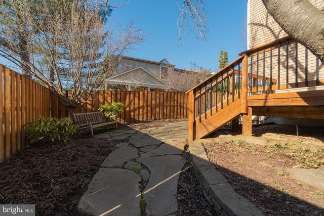 2911 MONTAUK CT, Falls Church, VA 22042
