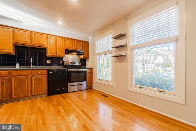 2911 MONTAUK CT, Falls Church, VA 22042