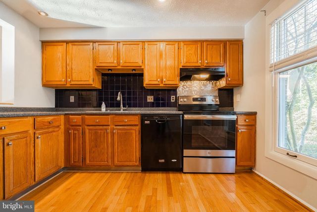 2911 MONTAUK CT, Falls Church, VA 22042