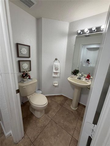 8814 W Flagler St 107, Miami, FL 33174