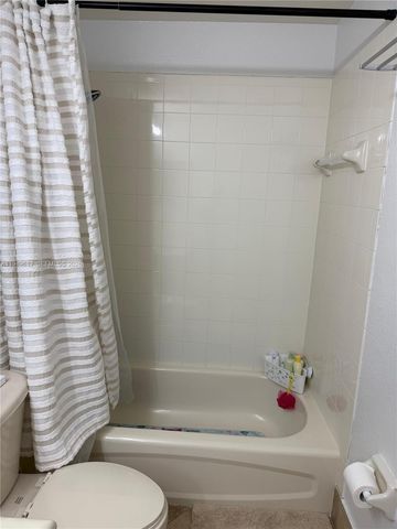 8814 W Flagler St 107, Miami, FL 33174