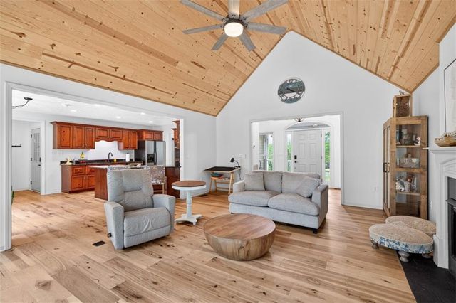 1207 Lakeland Drive, Toccoa, GA 30577