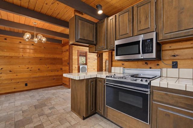 17201 Old Mill Rd, Nevada City, CA 95959