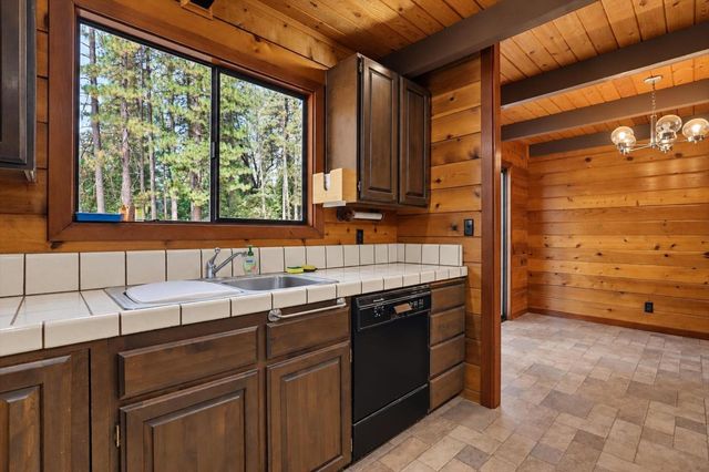 17201 Old Mill Rd, Nevada City, CA 95959