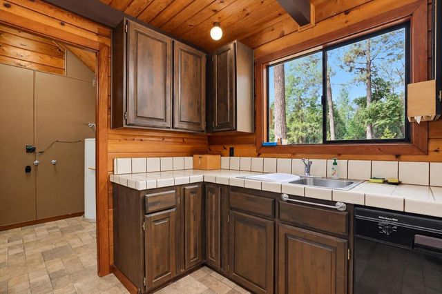 17201 Old Mill Rd, Nevada City, CA 95959