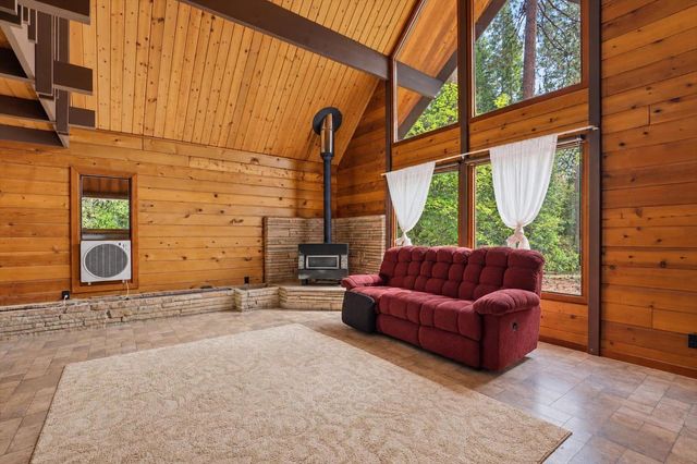 17201 Old Mill Rd, Nevada City, CA 95959