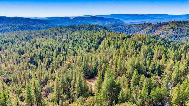 17201 Old Mill Rd, Nevada City, CA 95959