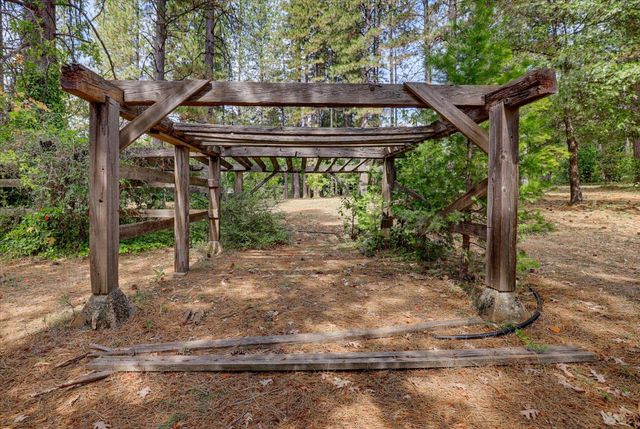17201 Old Mill Rd, Nevada City, CA 95959